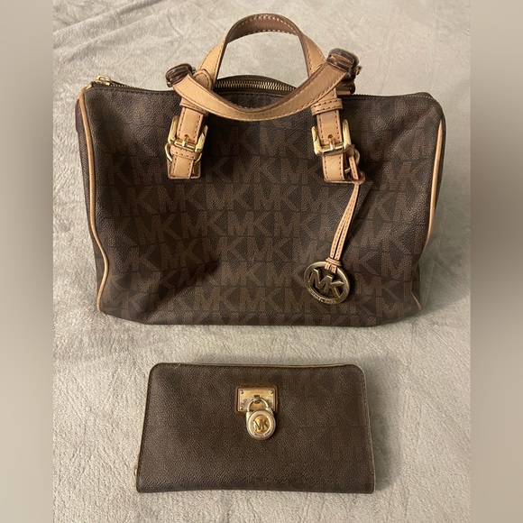 Michael Kors Monogram Grayson Satchel w/ Free MK Wallet. Size Medium - Picture 1 of 16